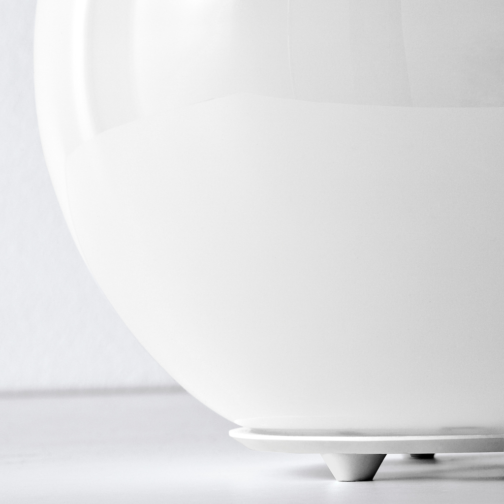 https://www.ikea.com/es/es/images/products/fado-lampara-mesa-blanco__0879252_pe614411_s5.jpg