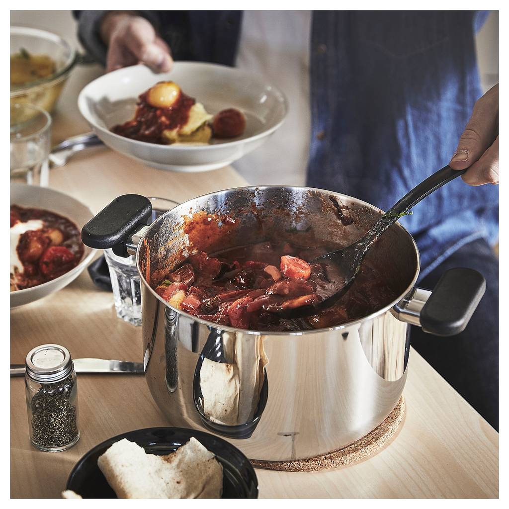 https://www.ikea.com/es/es/images/products/middagsmat-olla-con-tapa-vidrio-incoloro-acero-inoxidable__1225372_pe915285_s5.jpg
